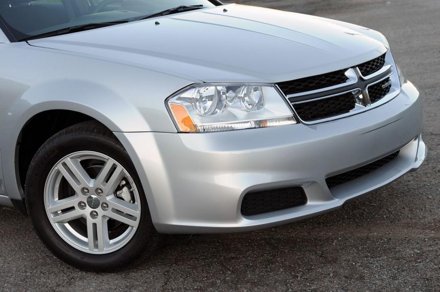  Dodge Avenger 2011 года  (фото 4 из 61)